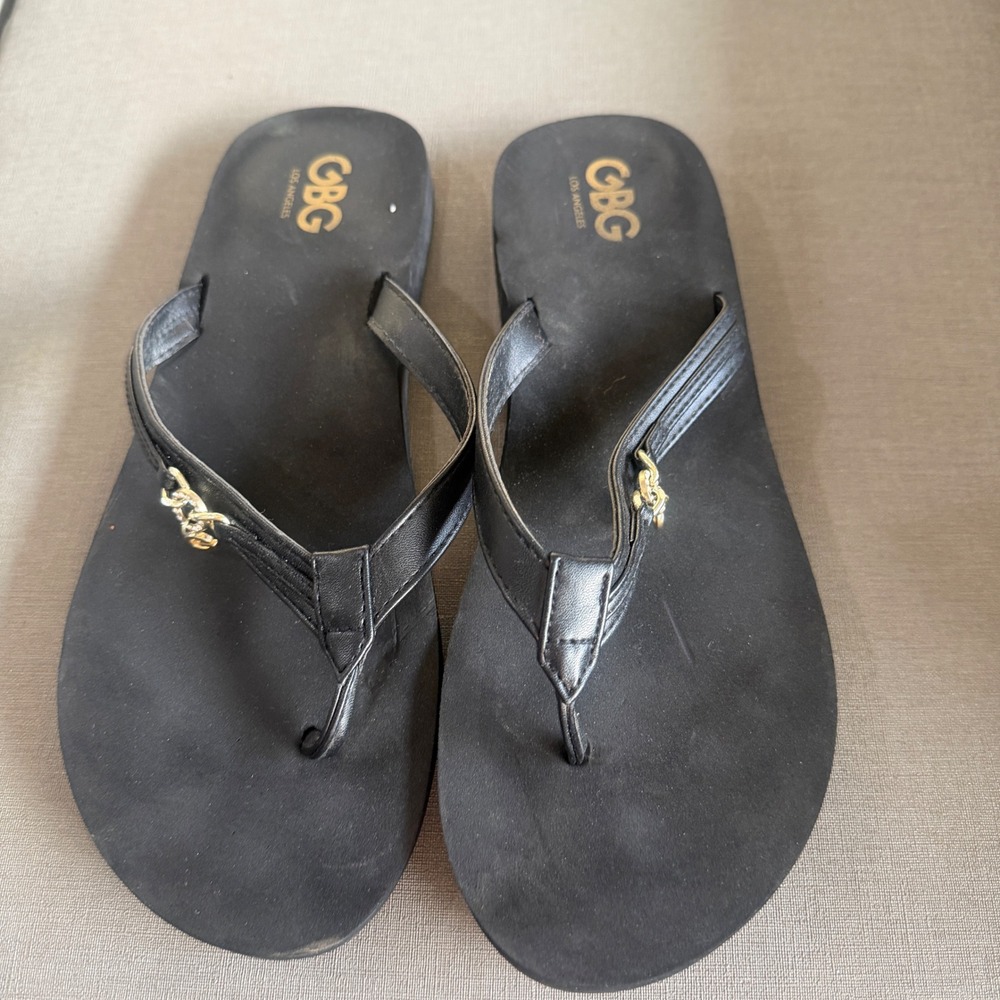 GBG Los Angeles Womens Black Flip Flop Sandals Gold Logo Charm Rhinestone Y2K